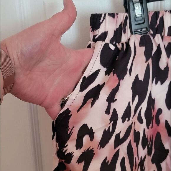 Leopard Print Women's Shorts Size 1xl - Picture 2 of 3